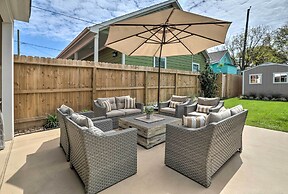 Walk to Beach: Home in Galveston!