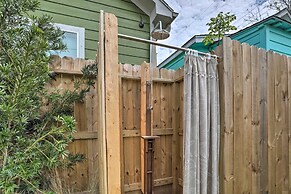 Walk to Beach: Home in Galveston!