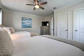 Walk to Beach: Home in Galveston!