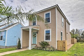 Walk to Beach: Home in Galveston!