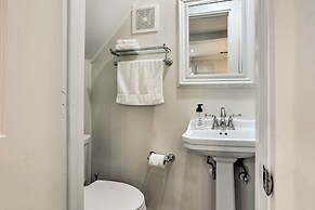 Walk to Beach: Home in Galveston!