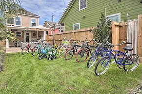 Walk to Beach: Home in Galveston!