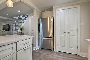 Walk to Beach: Home in Galveston!