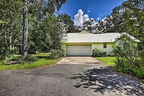 Charming Waldo Getaway Near Lake Santa Fe!