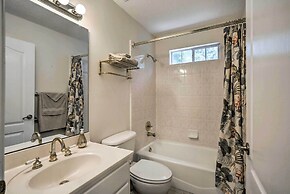 Charming Waldo Getaway Near Lake Santa Fe!