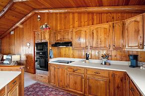 Lakefront Cabin + Guest House Near Granbury Square