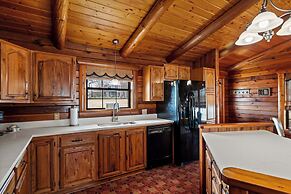 Lakefront Cabin + Guest House Near Granbury Square