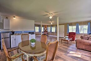 Lakefront Cabin + Guest House Near Granbury Square