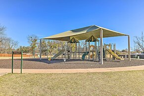 Lakefront Cabin + Guest House Near Granbury Square