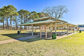 Lakefront Cabin + Guest House Near Granbury Square