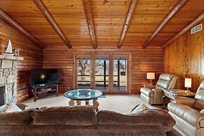 Lakefront Cabin + Guest House Near Granbury Square