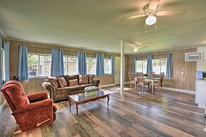 Lakefront Cabin + Guest House Near Granbury Square