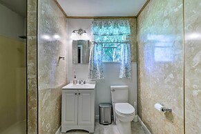 Lakefront Cabin + Guest House Near Granbury Square