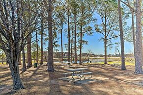 Lakefront Cabin + Guest House Near Granbury Square