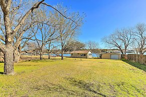 Lakefront Cabin + Guest House Near Granbury Square