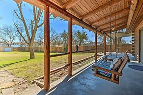 Lakefront Cabin + Guest House Near Granbury Square