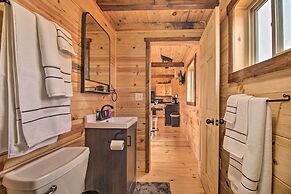 Serene Views: Quiet Farmhouse Cabin in Wisconsin!