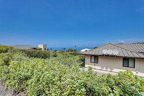 Kona Coast Hideaway w/ Patio & Pacific Ocean Views