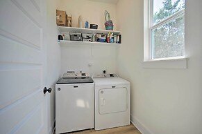 Canyon Lake Home w/ Deck ~ 1 Mi to Comal Park