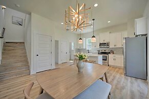 Canyon Lake Home w/ Deck ~ 1 Mi to Comal Park