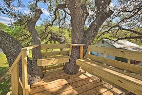 Betty B's River House < 1 Mi to Blanco State Park!