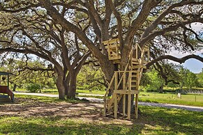 Betty B's River House < 1 Mi to Blanco State Park!