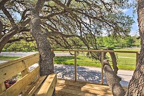 Betty B's River House < 1 Mi to Blanco State Park!