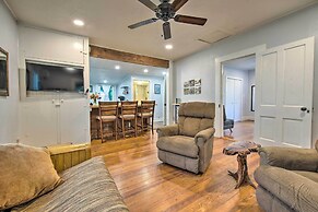 Betty B's River House < 1 Mi to Blanco State Park!