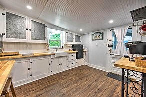 Betty B's River House < 1 Mi to Blanco State Park!