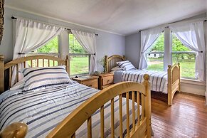 Betty B's River House < 1 Mi to Blanco State Park!