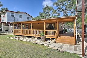 Couples Cabin w/ Luxury Deck, 1 Mi to Canyon Lake!