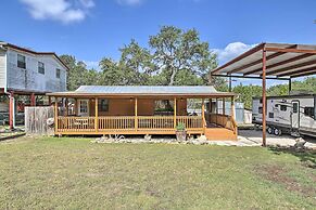 Couples Cabin w/ Luxury Deck, 1 Mi to Canyon Lake!