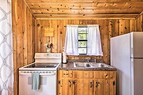 Couples Cabin w/ Luxury Deck, 1 Mi to Canyon Lake!