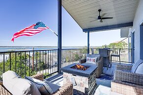 Canyon Lake Retreat w/ Hot Tub, Decks & Lake Views