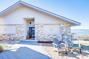 Canyon Lake Retreat w/ Hot Tub, Decks & Lake Views