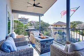 Canyon Lake Retreat w/ Hot Tub, Decks & Lake Views