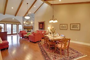 Beautiful Central Fayetteville Townhome w/ Views!