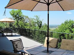 Beautiful Central Fayetteville Townhome w/ Views!