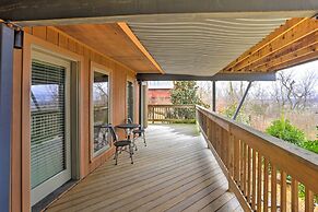 Beautiful Central Fayetteville Townhome w/ Views!