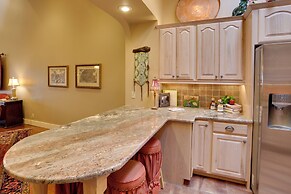 Beautiful Central Fayetteville Townhome w/ Views!