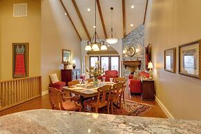 Beautiful Central Fayetteville Townhome w/ Views!