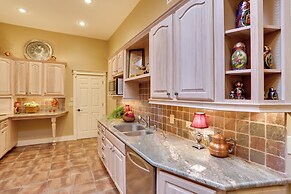 Beautiful Central Fayetteville Townhome w/ Views!