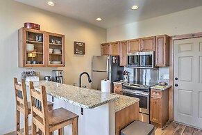 Frisco Condo w/ Balcony: 7 Mi to Copper Mountain!