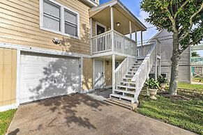 1 Mi to Seawall: Dog-friendly Galveston Home!
