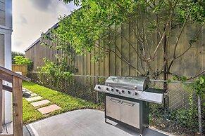 1 Mi to Seawall: Dog-friendly Galveston Home!