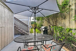 1 Mi to Seawall: Dog-friendly Galveston Home!