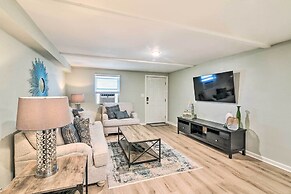 1 Mi to Seawall: Dog-friendly Galveston Home!