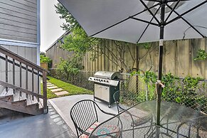 1 Mi to Seawall: Dog-friendly Galveston Home!