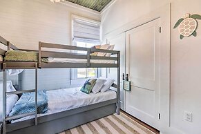 Walk to The Strand: Historic Galveston Home!