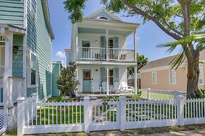 Historic Galveston Home: Walk to The Strand!